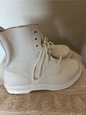 Dr. Martens Women's 1460 Pascal Mono Lace Up Boots in Optical White brand new 9